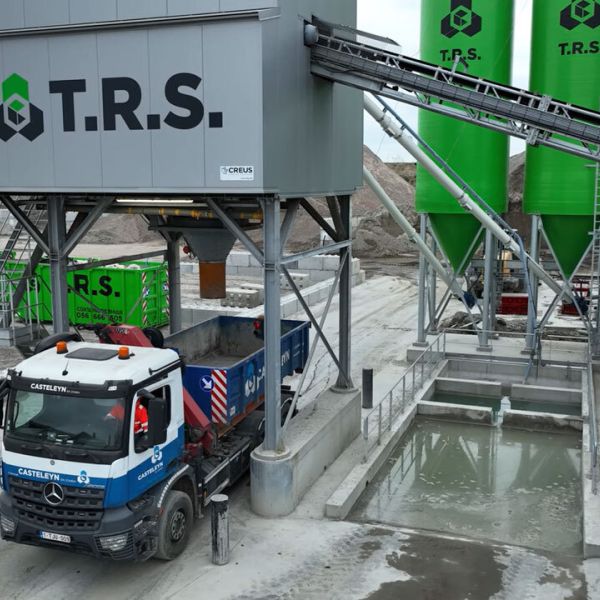 Betoncentrale met dubbelasmenger BHS Casteleyn